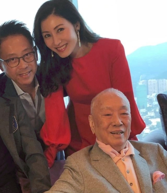 李嘉欣公公去世,400亿遗产生前已分好,独子许晋亨承担更多责任
