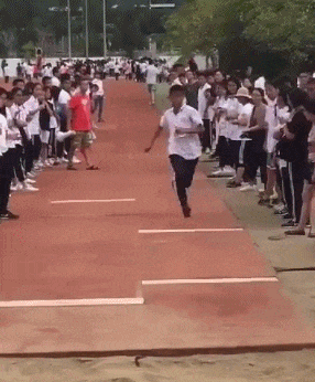 搞笑gif:大哥,别那么急吗,总会下去的 - 360娱乐,你开心就好