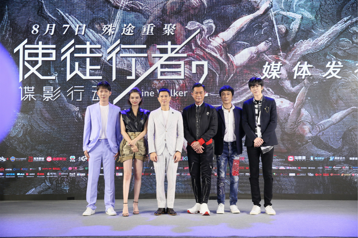 姜珮瑶亮相《使徒行者2》发布会 潇洒干练化身重要“证人” - 360娱乐，你开心就好