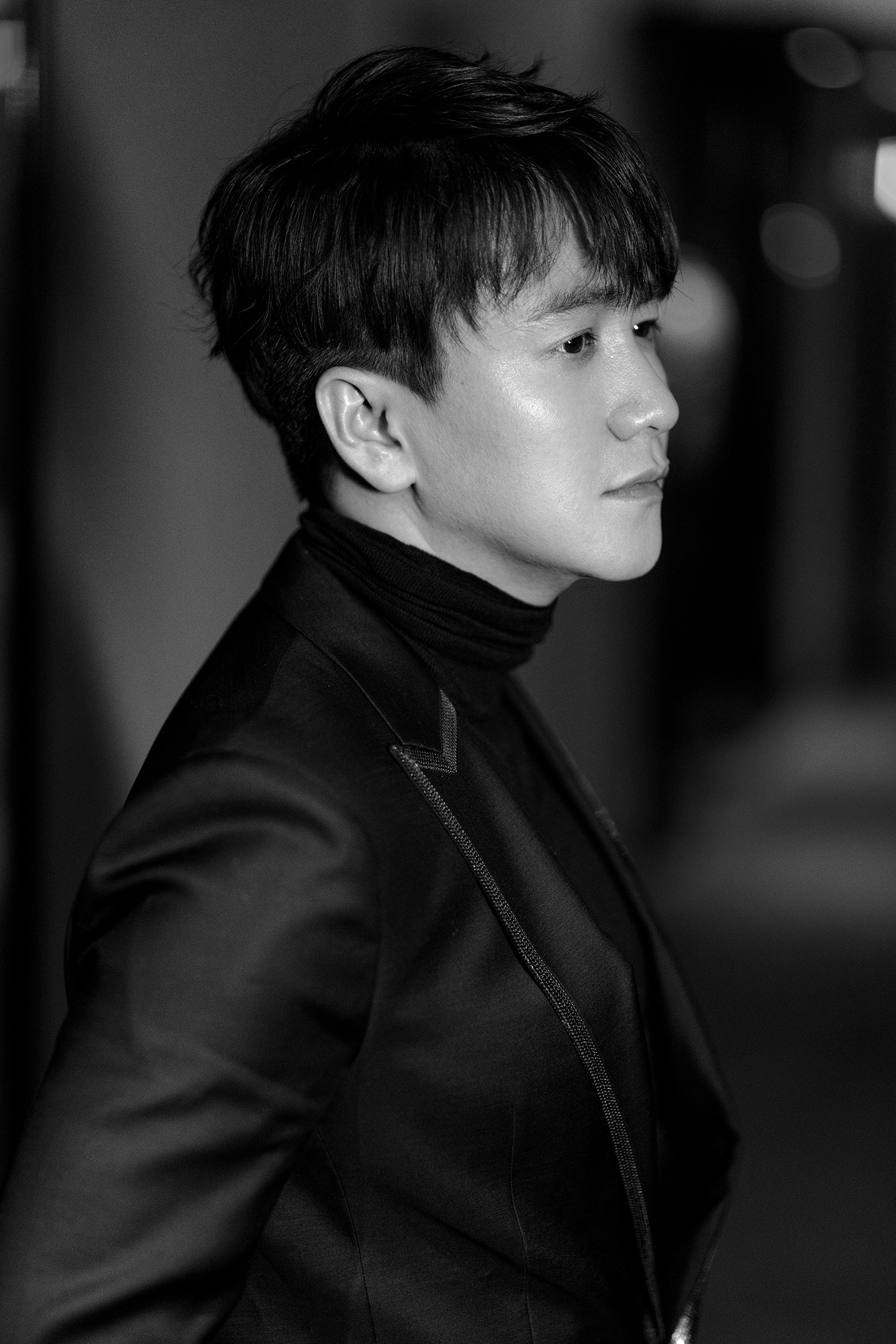 翟天临优雅西装亮相颁奖礼 携《原生之罪》摘值得推荐网剧奖