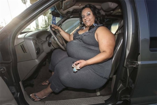 女子拥有世界最大的臀部,每餐要吃掉六七个汉堡.