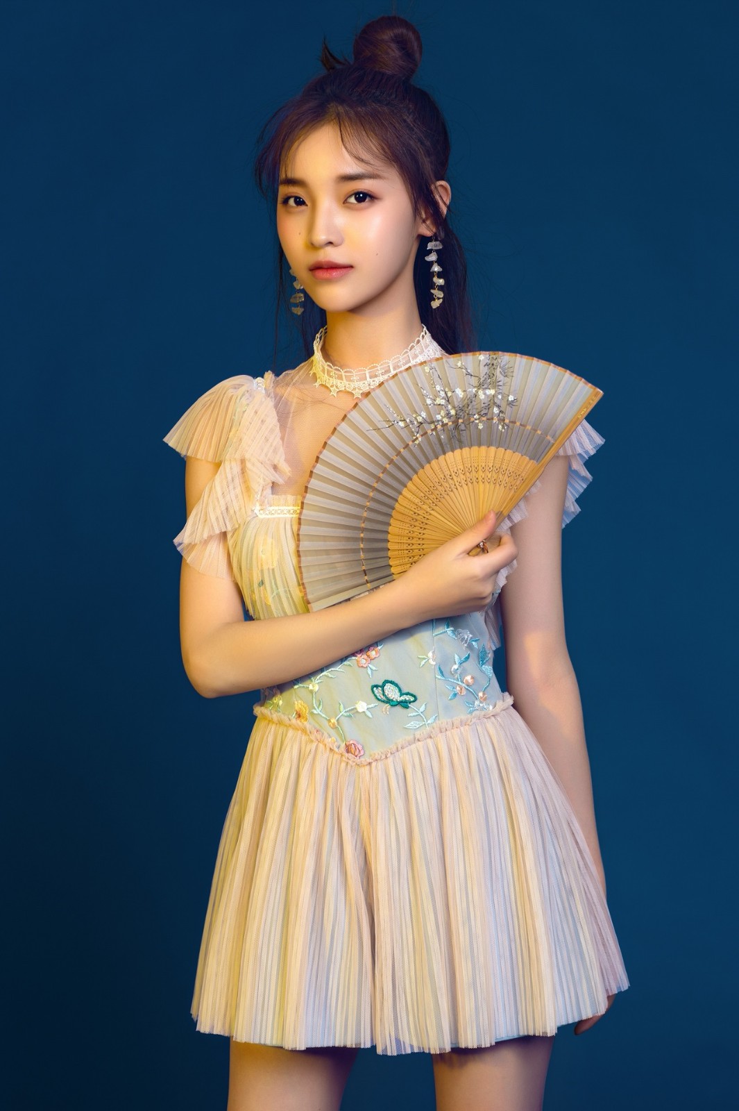 曾雪瑶古风写真唯美来袭 清丽出尘展文艺气质