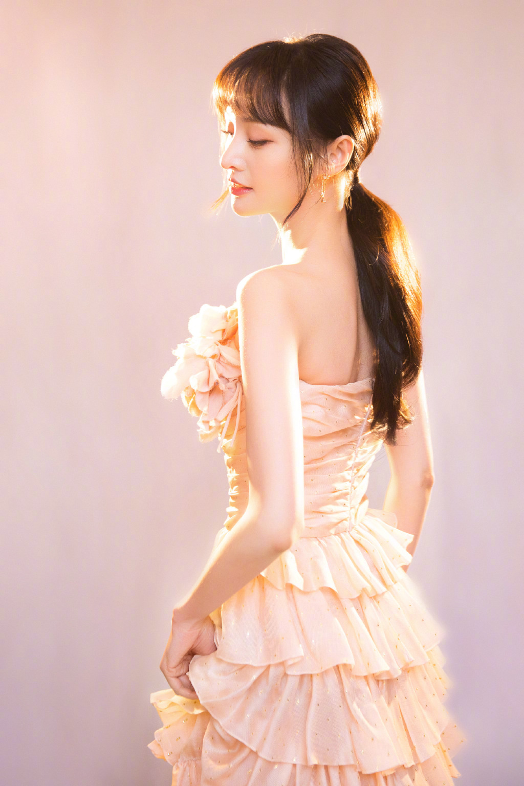 郑爽到底是个什么仙女蝴蝶背和直角肩绝了