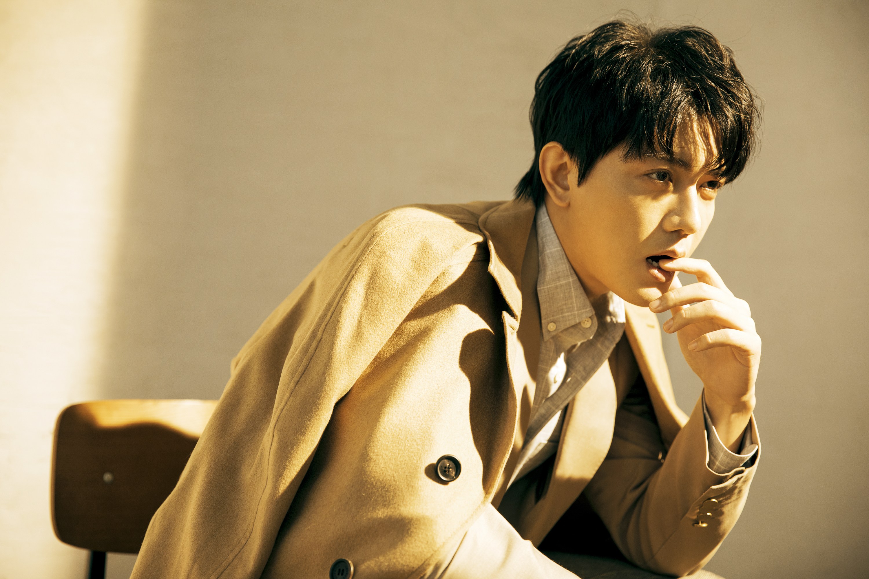 李亭哲颜值与演技并存的优质演员步履不停未来可期