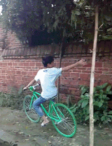 孩子,为了拍视频,你也挺拼的呀白内障别再做手术了,用它改善白内障