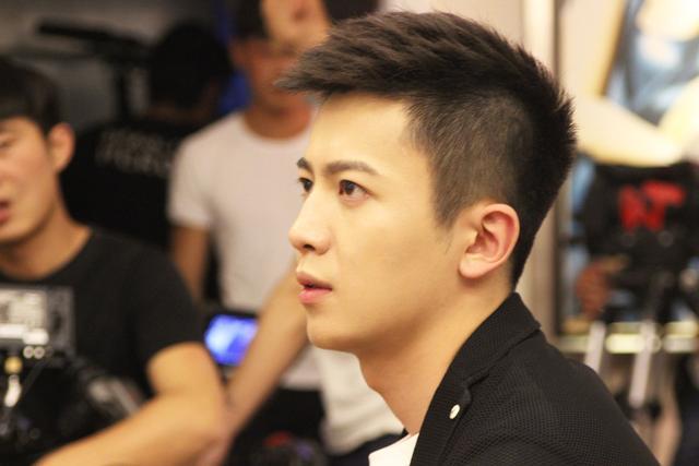 再次合作老戏骨 演员张哲与李幼斌《隐战》碰撞火花