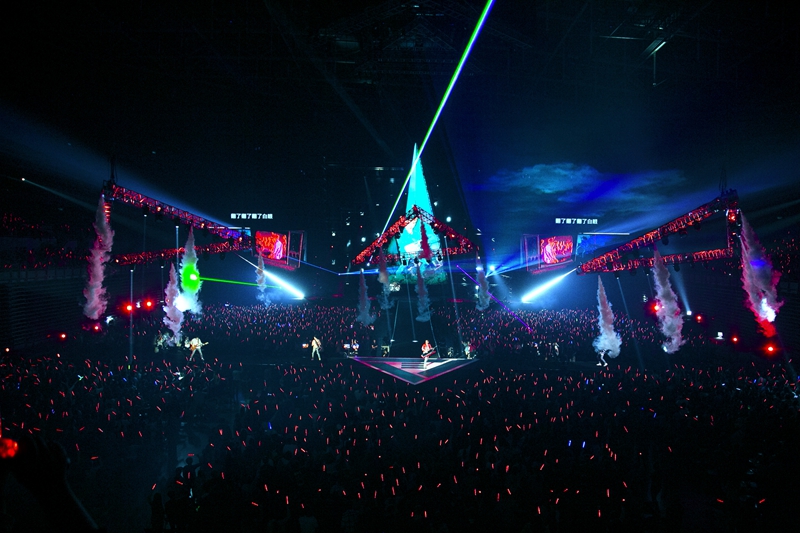 八三夭一事无成的伟大演唱会跳进万人高雄巨蛋神秘嘉宾周汤豪助攻high