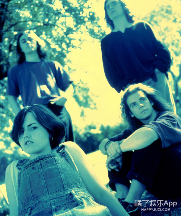 乐队刚成立不久,原主唱niall因个人发展选择离开,为了不影响乐队,他把