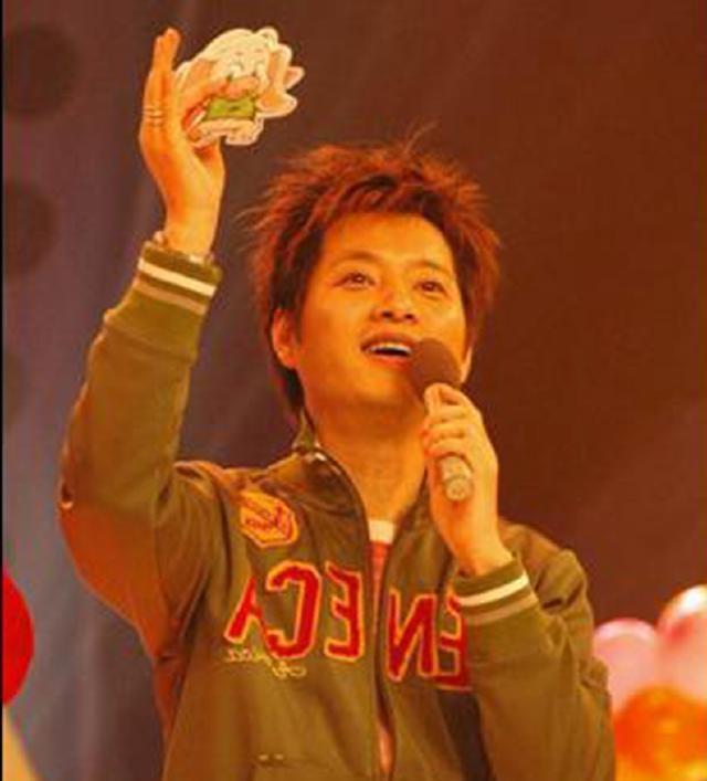 曾是湖南一哥,汪涵年轻时给他打杂,却因妻子怂恿自毁前程!