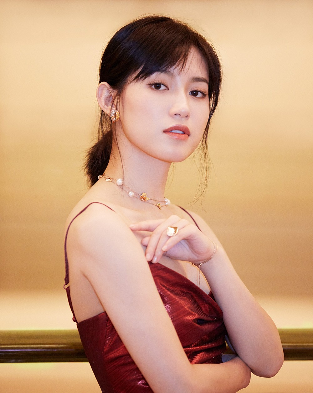 苏青红梨色长裙亮相活动与延禧众主演再聚首