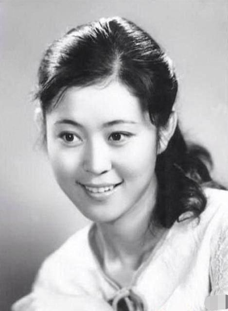 初恋是郭达后和陈凯歌同居因疯狂接戏现走路都需要人搀扶