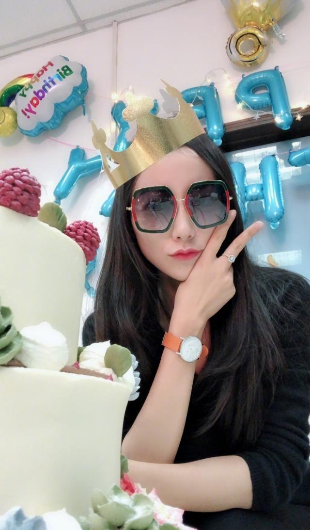 工作室斥巨资为韩雪打造派对素颜美人不及手上大钻戒抢镜