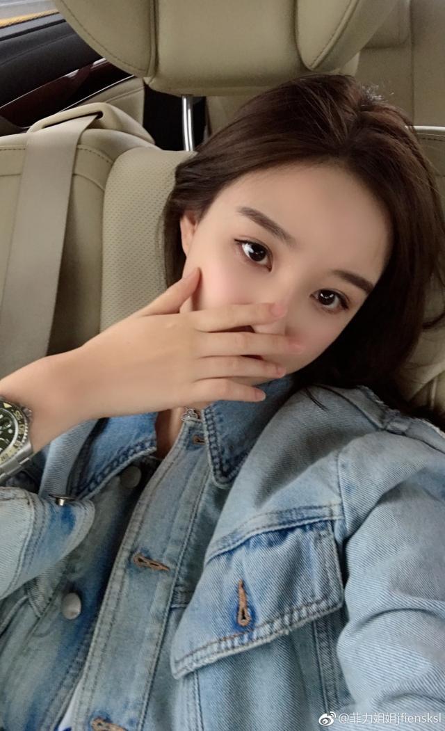 网红雪梨晒新自拍双眼无神论美瞳的重要性