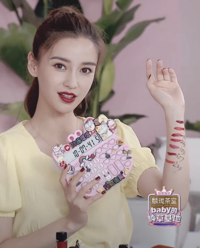 除了无可挑剔的外表,angelababy直播的专业度也是一大亮点.