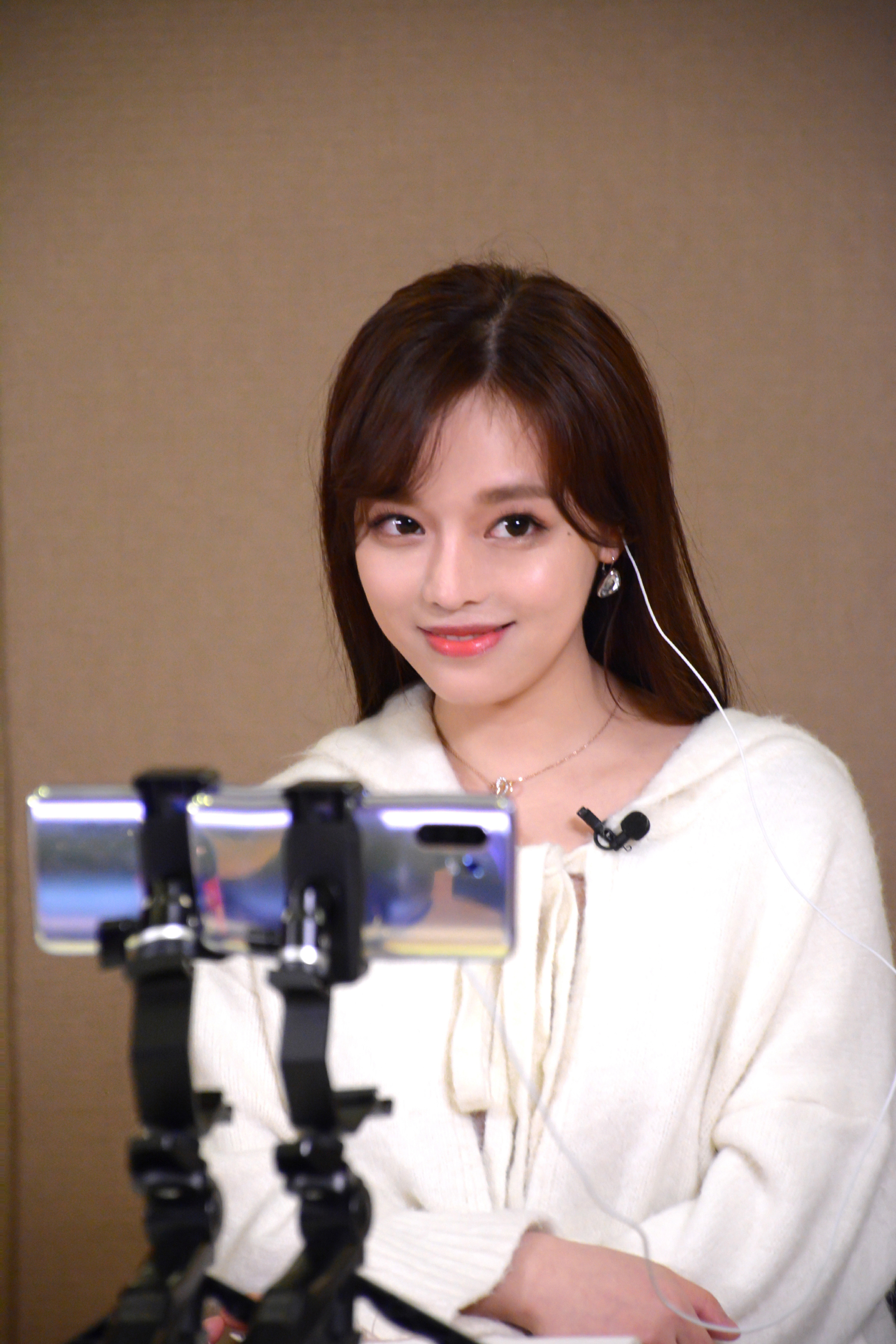 逐梦少女黄霄云化身唱作人演绎原创歌曲打开温暖歌声讲述追梦故事