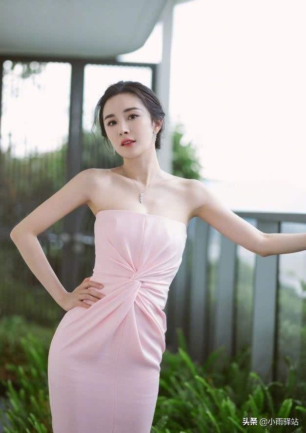 杨幂不愧是大幂幂浴巾裙也能穿出凹凸感腰臀比堪称完美