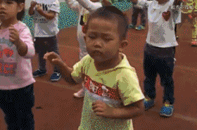 搞笑gif:醒一醒，课间操都被你跳成了老年迪斯科了 - 360娱乐，你开心就好