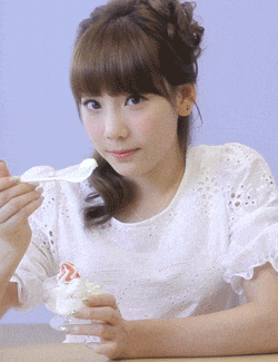 爆笑gif: 真正土豪,随时随地都可以泡到妞