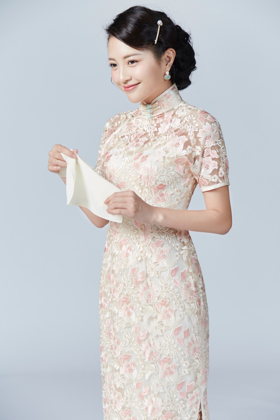 话剧潜伏曝主演定妆照包文婧翠平形象首公开