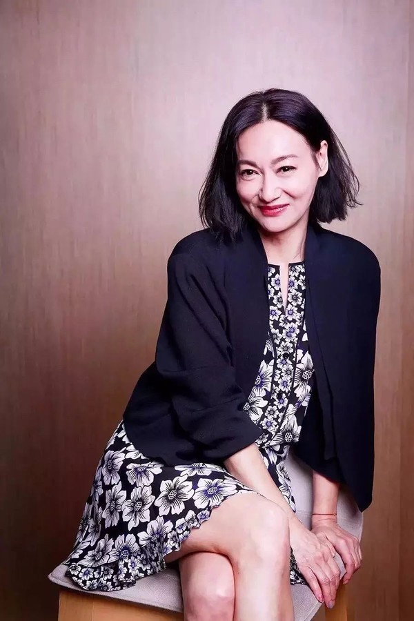 而惠英红让自己美到不计时光的印记每天坚持健身,早上半小时瑜伽拉筋