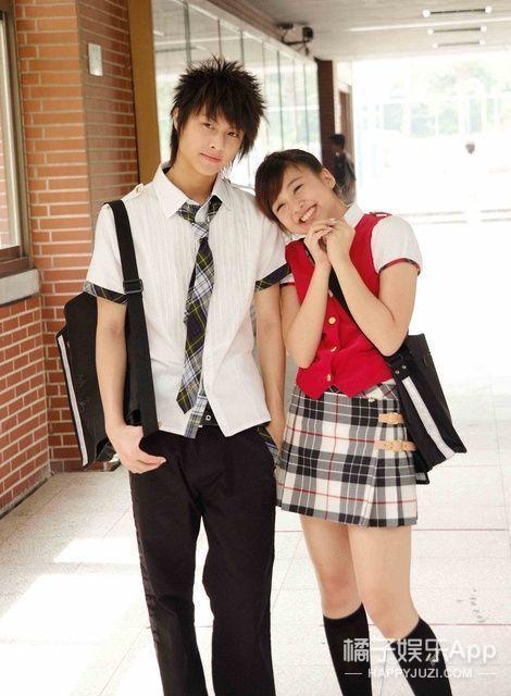 身高也很搭啦,鬼鬼这张就是小女生羞涩的感觉吧↓鬼鬼和王子亲亲的