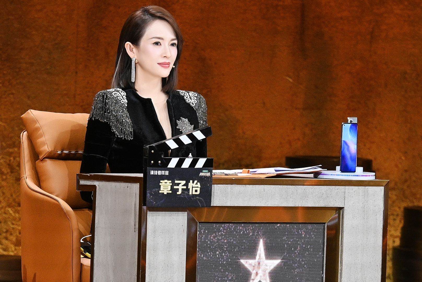 我就是演员首播章子怡干练短发细腻点评引热议