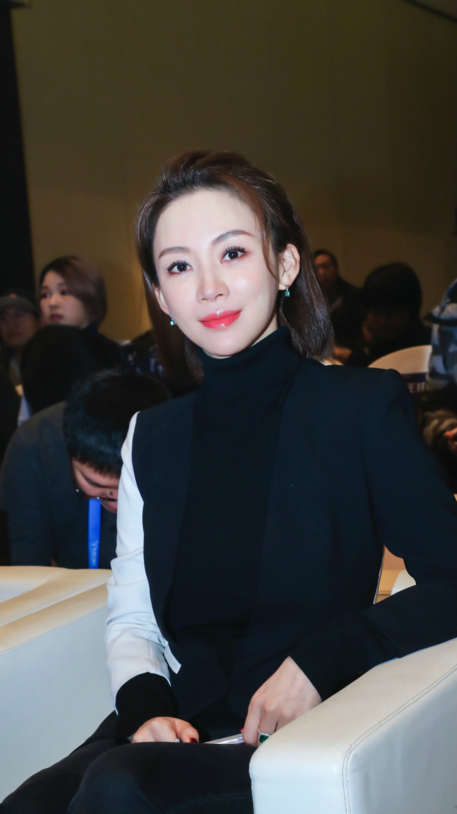 潘晓婷亮相活动逆龄美肌惊艳全场