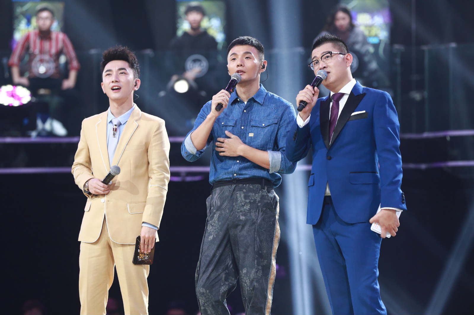 畅聊创作经历,讲述亲情故事   全能唱作人李荣浩登《嗨,唱起来!》