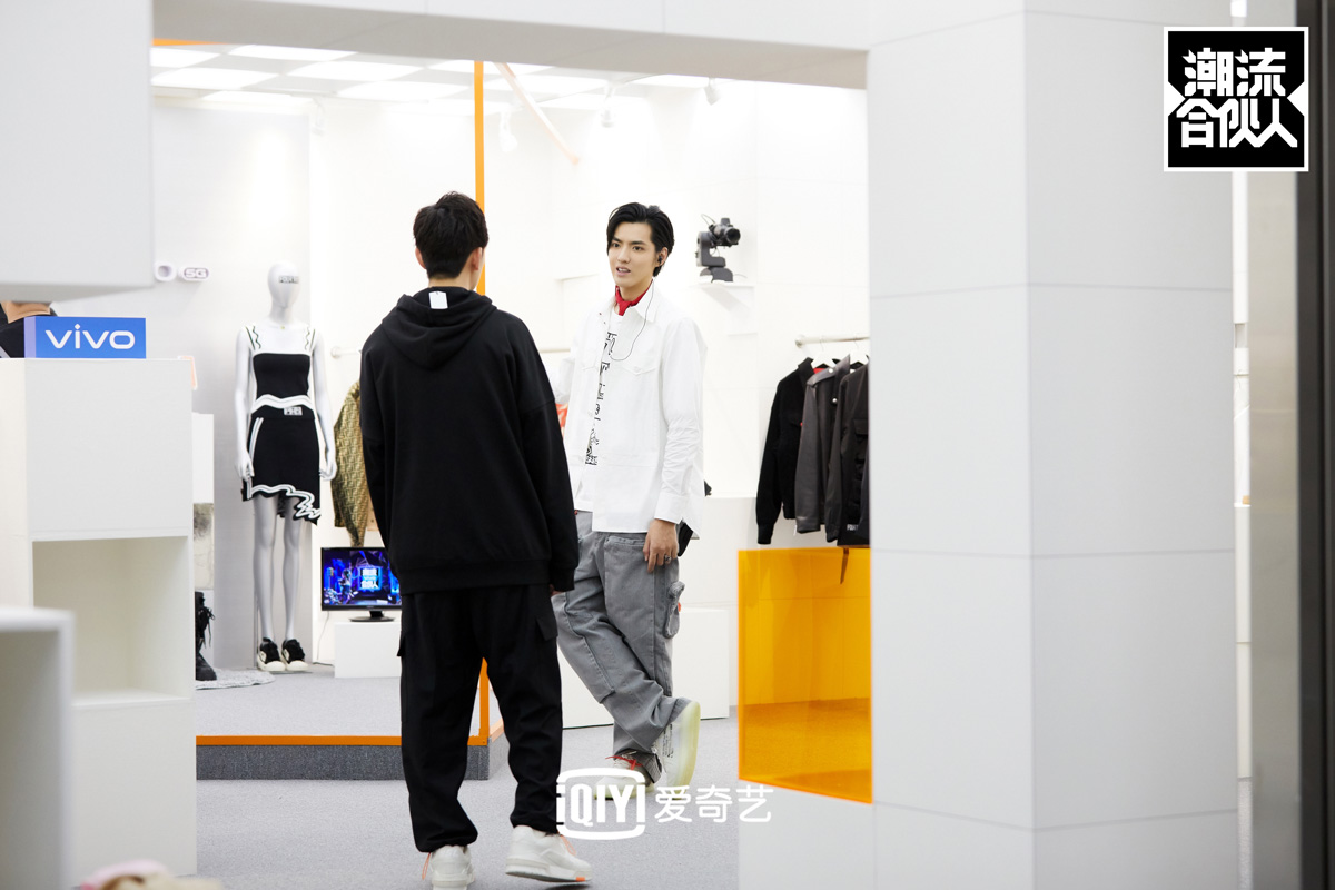 《潮流合伙人》迎首批顾客"检查作业" 网友评吴亦凡潘玮柏像极了上学