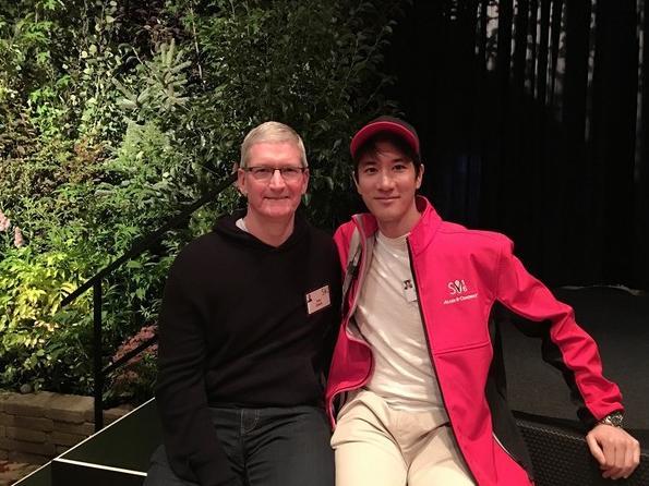 王力宏参加国际富豪聚会妻子挺孕肚相随而刘强东章泽天也参加了