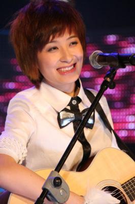 绵羊音曾轶可越来越帅了近照攻气十足胸前纹身引人注目