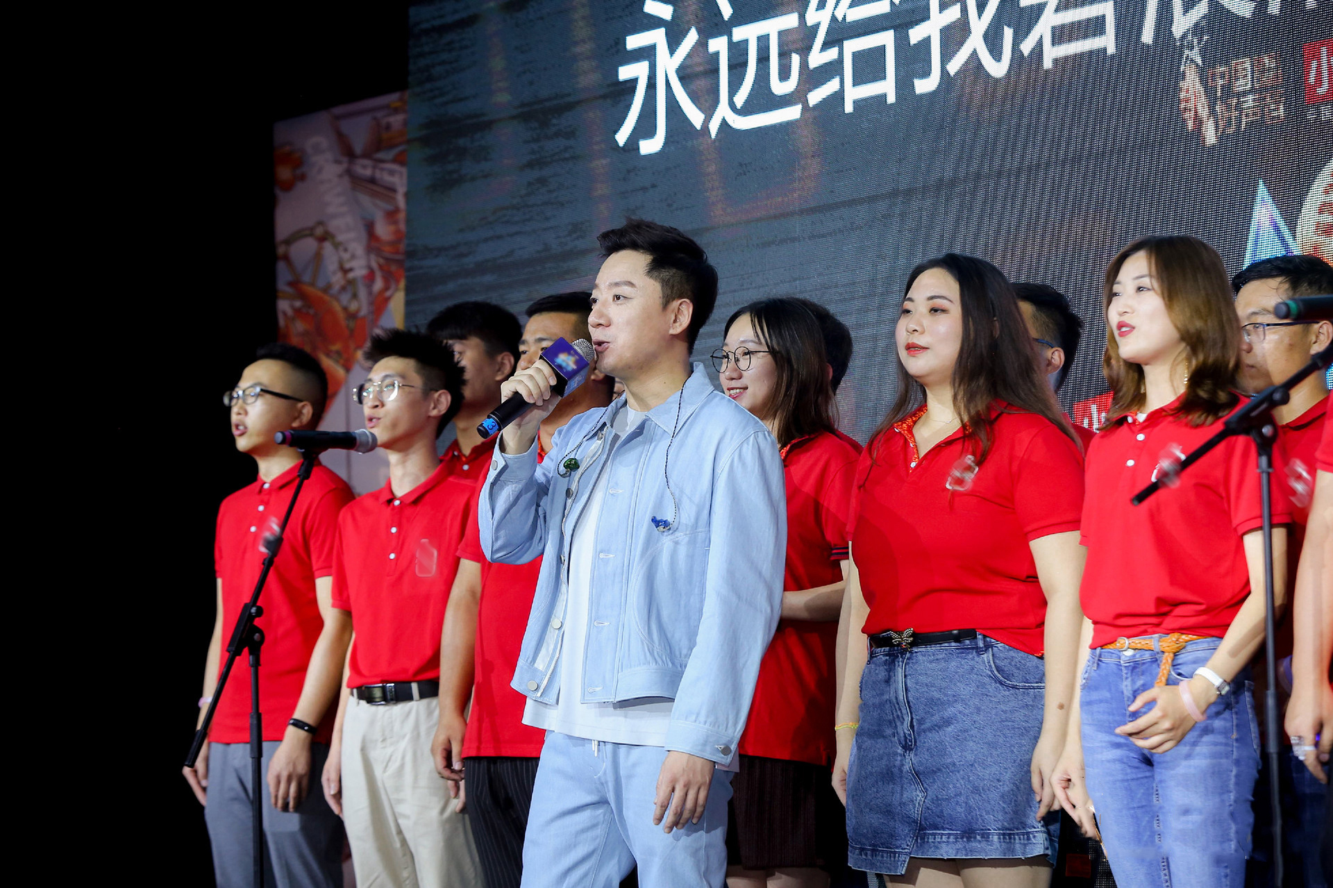 《中国好声音》正式开播,第四季全国总冠军张磊以特邀嘉宾身份出席了
