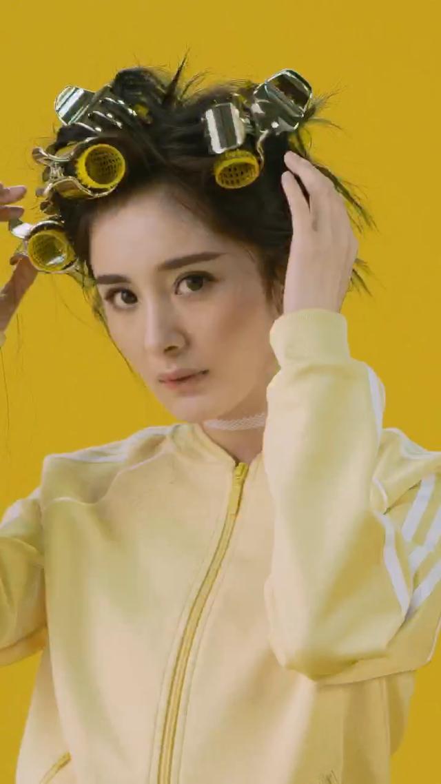 angelababy扎哪吒头拍宣传片,跟杨幂鹿晗陈奕迅一起玩转经典色