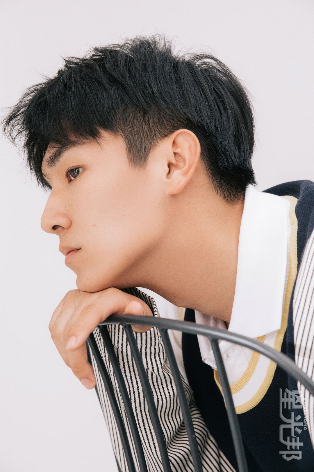 逆天大长腿!杨旭文最新美图曝光演绎秋季时尚穿搭