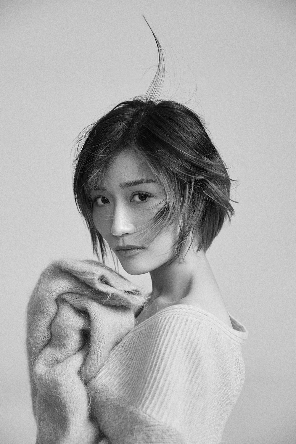 田沅质感情绪写真曝光签约飞宝传媒全能女神请签收