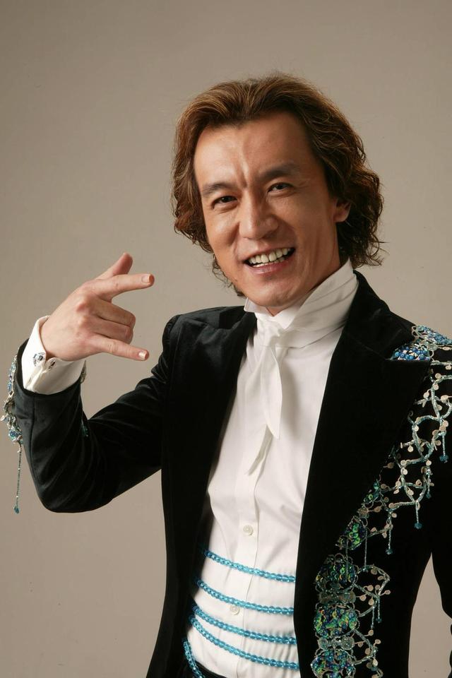 已成绝唱!李咏经典"6 1"手势陪伴一代人青春