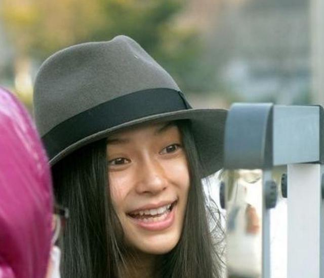 路人镜头中的明星机场照,高圆圆最美,闫妮差点没认出来!