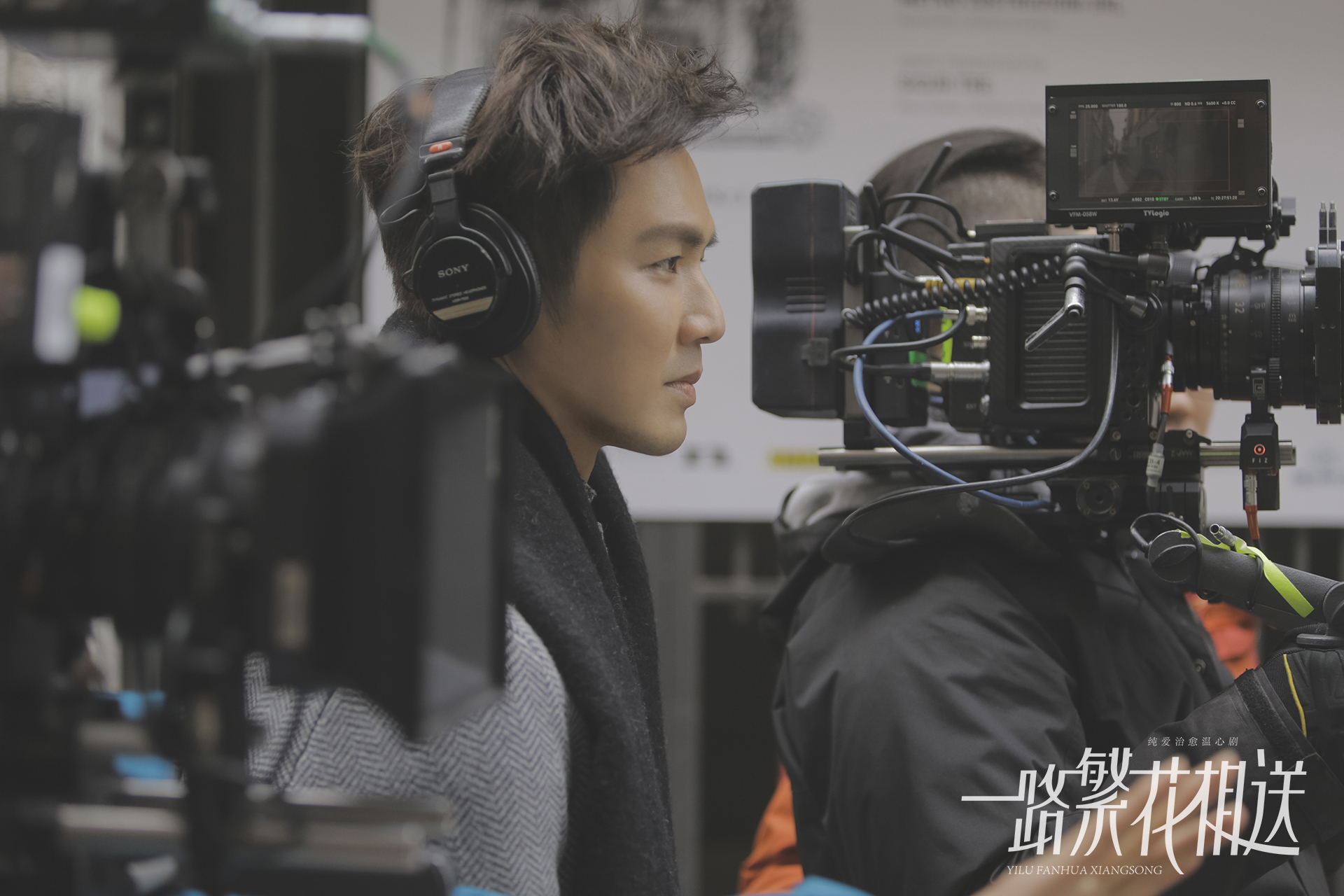 文艺男神来袭钟汉良新剧一路繁花相送漫步米兰剧照曝光