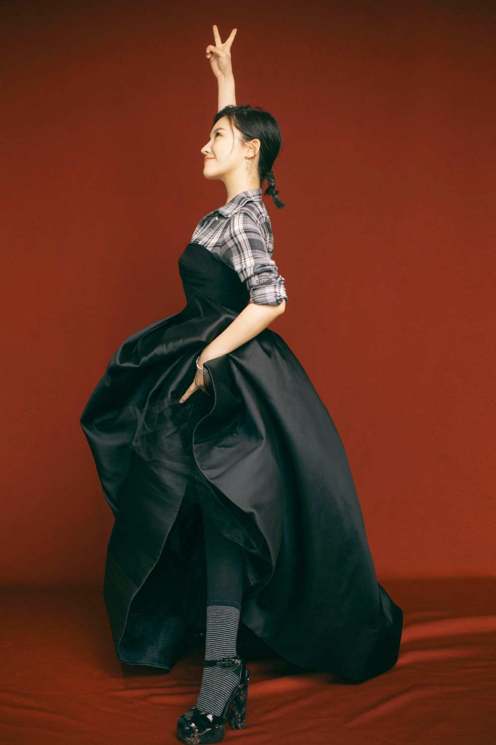 杨子姗自曝穿秋裤走红毯 获年度魅力剧星荣誉