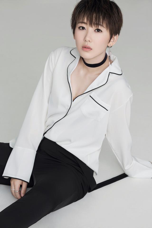 赵思最新时尚大片曝光可攻可甜百变魅惑