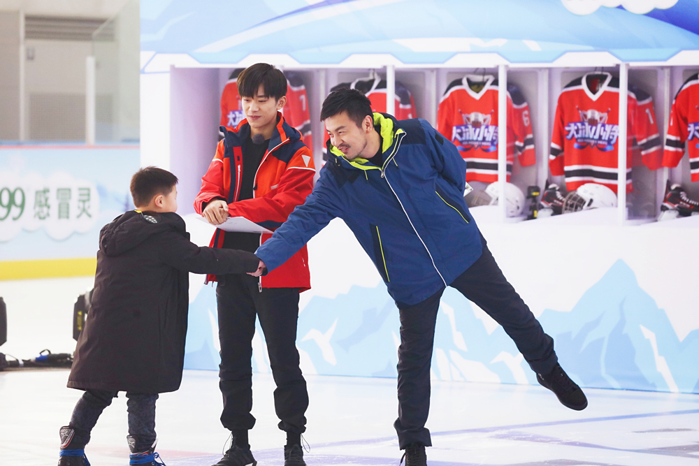 《大冰小将》易烊千玺雷佳音遭遇"一问六不知" 小将成军迎首次突击赛