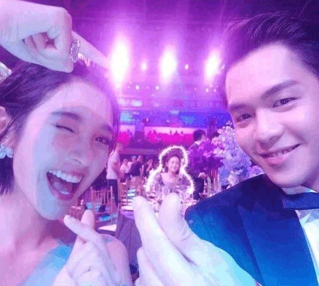 好事将近？唐艺昕张若昀见父母，两个依旧如初恋般甜蜜
