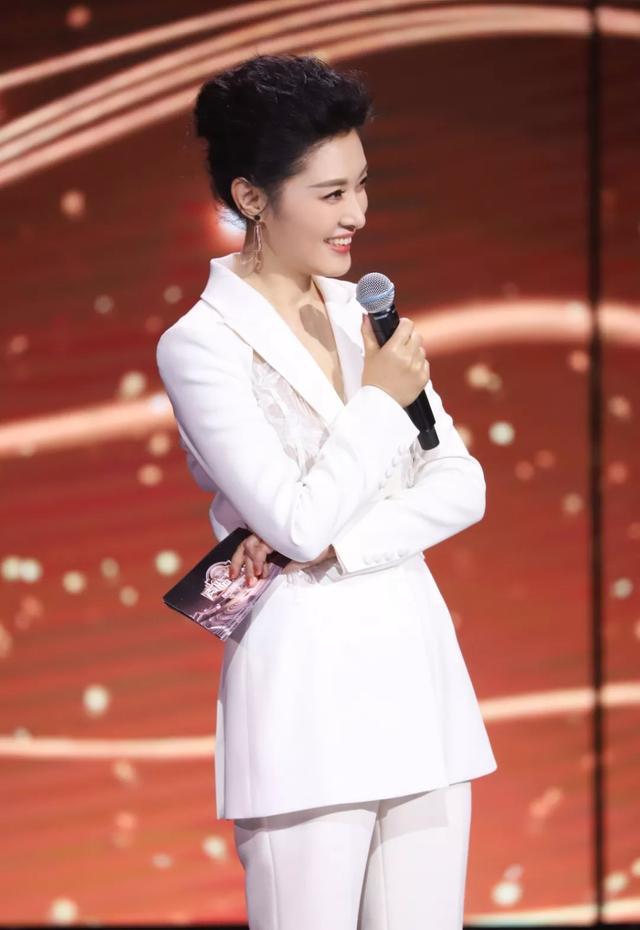周涛主持《声临其境3》,昔日一姐淡出央视和春晚,她想做什么? - 360娱乐,你开心就好