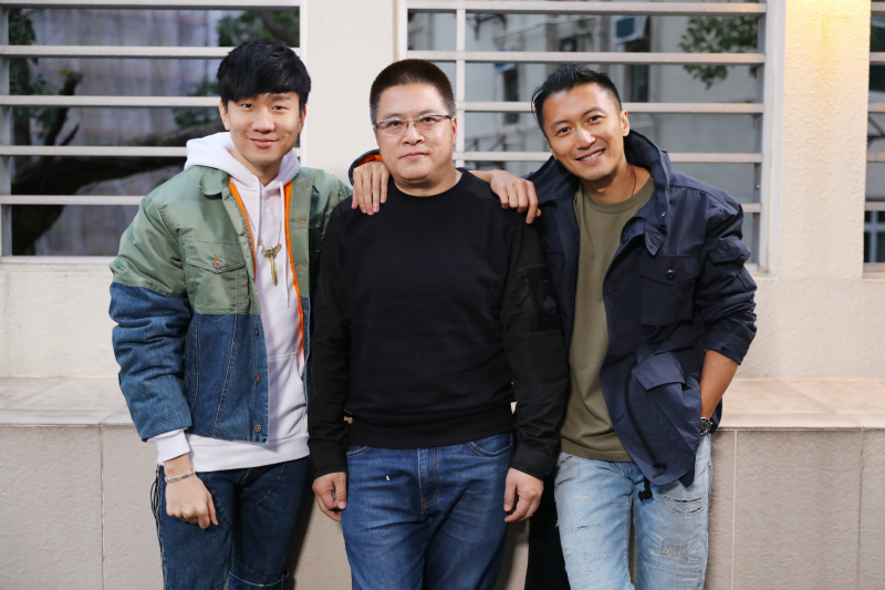 谢霆锋"女友们"全部曝光?谢霆锋林俊杰为演唱会保安暖心做饭