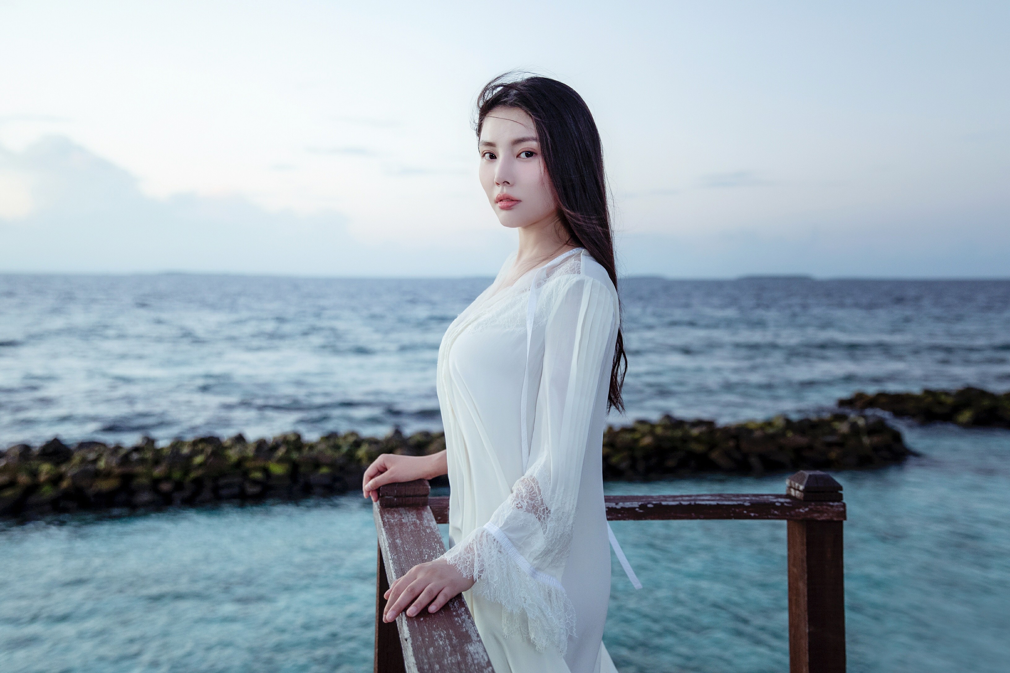 徐冬冬海风拂面颜值抗打壁纸写真 灵动少女纯粹美妙 -- 眼界,放眼世界