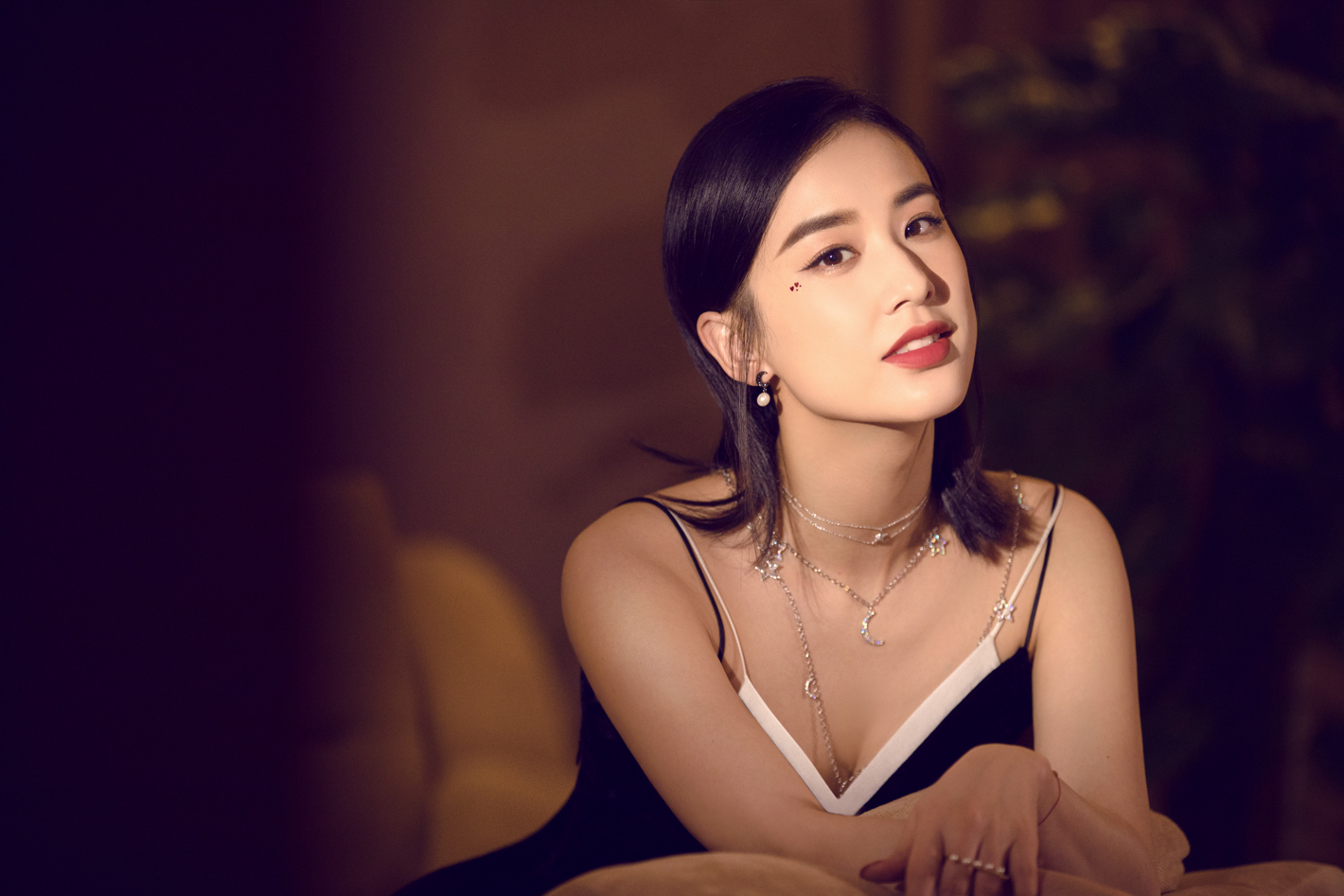 红唇娇美时尚感max黄圣依重回颜值巅峰元气十足