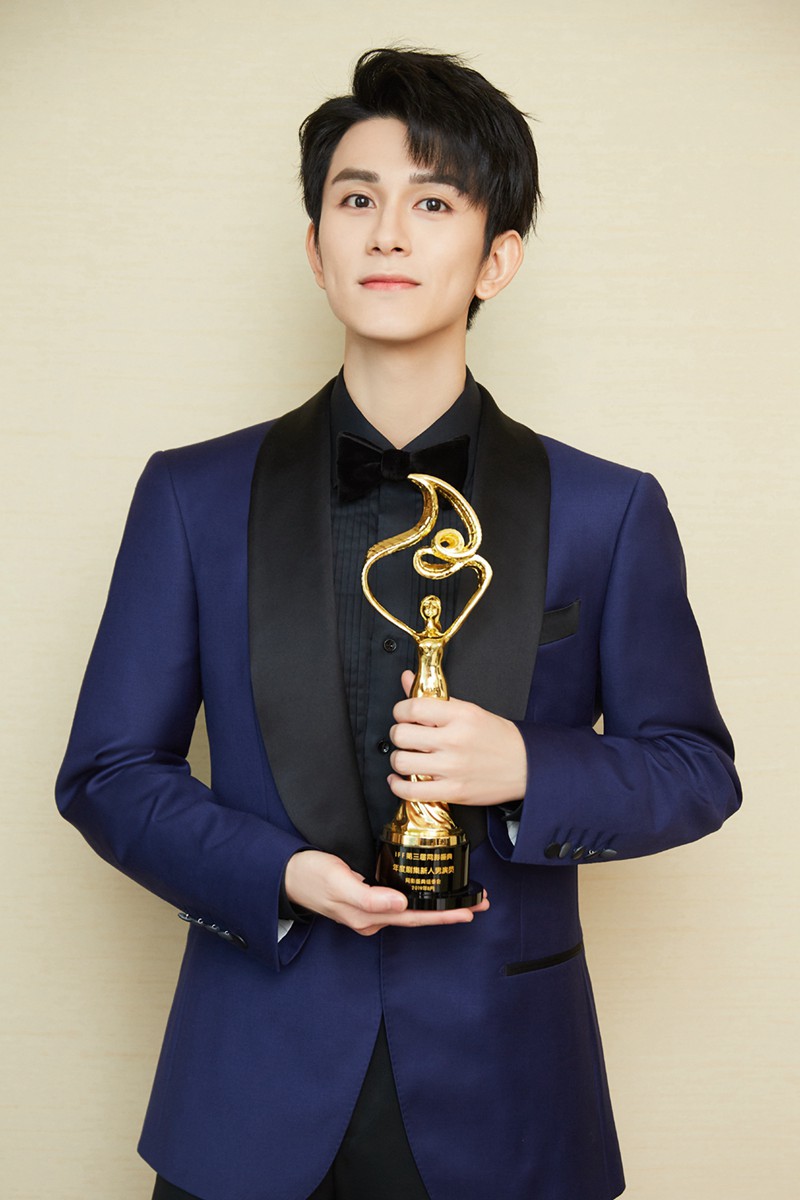 朱赞锦陈情令演技广获好评获颁年度剧集新人男演员