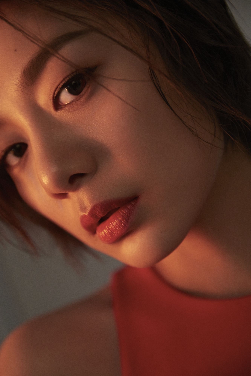 王真儿上海女子图鉴热播时尚大片演绎橘色温度