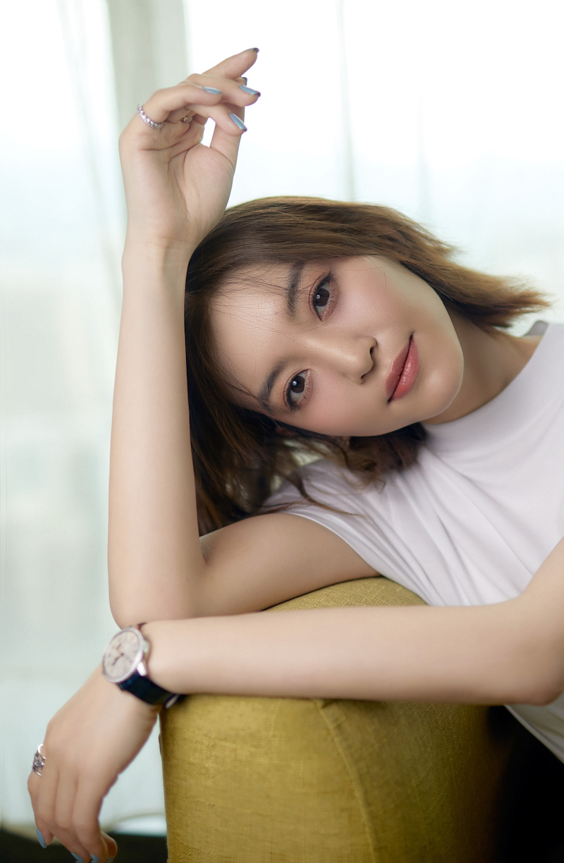 尤靖茹亮相电影我的宠物是大象发布会携手刘青云勇敢追梦