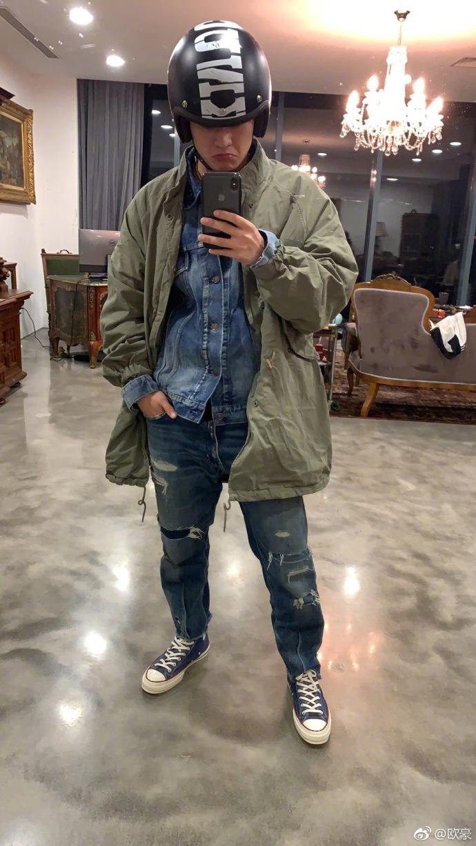 欧豪帅气自拍你被撩到了吗欧豪喜欢哪个网友最后一个